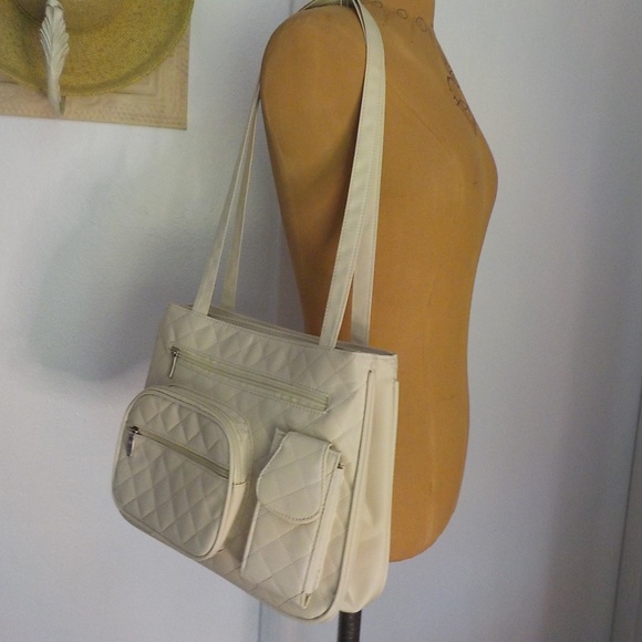 NEW Cream Quilt Shoulder Bag - Picture 9 of 12
